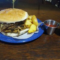 Combo do sanduiche Katakero com papas fritas at Katako Veg in Santiago