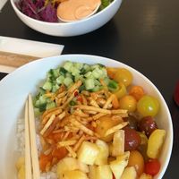 sushi rice, tomato, cucumber, pineapple, vegan sashimi, fries  at Poké Perfect - Prinsengracht in Amsterdam
