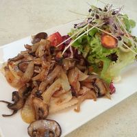 Maultaschen mit Salat (vegan) at Safran - BioBistro in Radolfzell