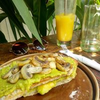 Avocado toast with grilled mushrooms at Mahalo in Panama City