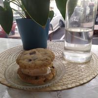 Glace entre 2 cookies at Green Love in Marseille