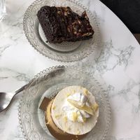 Brownie and lemon cheesecake  at Green Love in Marseille