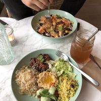 Exotic bowl with fruit and the love bowl at Green Love in Marseille