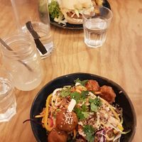 Love bowl and Canadian burger at Green Love in Marseille