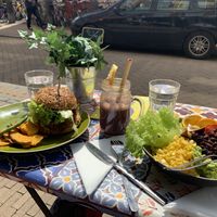 Vegan burger, Mexican bowl and blueberry coconut milk smoothie  at Feel Good in Groningen
