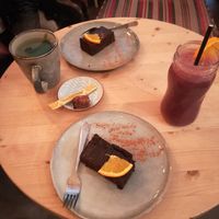 Vegan brownies and delicious smoothie at Feel Good in Groningen