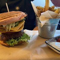 Burger with fries  at Apfelkern & Kolibri in Bad Vilbel