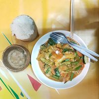 Red curry vegetable with sticky rice at Song Fang Khong in Thakhek