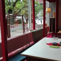 Drinnen gibt es viele gemütliche Sitzplätze at Suppenplantage in Kassel