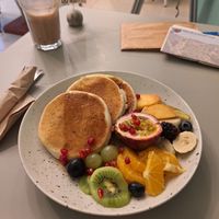 Vegane Pancakes mit Obst (auch glutenfrei) at Glow in Luxembourg City