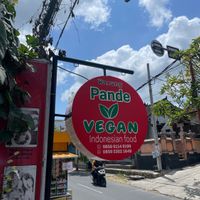 I love it here coming for years to this amazing cooking Familie   at Warung Pande Vegan - Canggu in Canggu