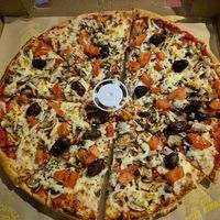Veggie lovers (mushroom, olives, fresh tomato) $10 Thursdays: my favourite, crispy base and nice oregano taste at Parrino's Pizza in Miranda