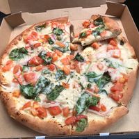 Vegan Popeye pizza, yum yum at Parrino's Pizza in Miranda