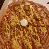Cheeseburger pizza 🤤 at Parrino's Pizza in Miranda