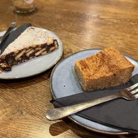 dadel taart boterkoek  at I Scream Coffee in Leiden