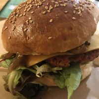 Vegan American burger at La Huerta de Almeria - Huertas in Madrid