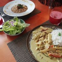 Risoto de cogumelos e espargos + tofu thai at Cardamomo in Leiria