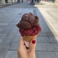 Blackberry & chocolate  at Eis Greissler in Linz