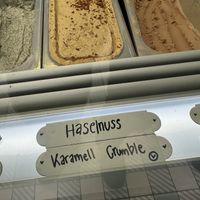 vegan is labeled  at Eis Greissler in Linz