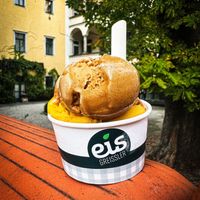Mango & Espresso Sorbet    at Eis Greissler in Linz