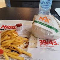 Burger and chips at MAX in Oslo