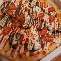 Pizza mediterrana with missing ingredients at Edelbeisser in Bochum