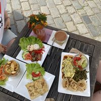 Tagesgericht, Zwiebelkuchen, kleiner Antipastiteller, Brotchips mit Nobadzda und Tiramisu   at Dreizehn in der Muehle in Augsburg