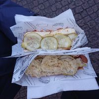 Zwei Mal Snack Dog: oben Dänish, unten New York at Coney 1871 - Kiosk in Wismar