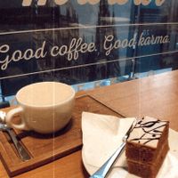 Carrot cake and vanilla chai latte at Madal Food in Budapest