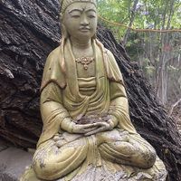 Courtyard sculpture at ChocolaTree Organic Oasis in Sedona