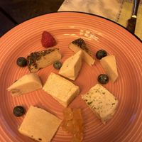 degustazione di formaggi vegani   at L'OV Osteria Vegetariana in Florence