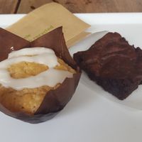 muffin and brownie at Tree House in Nantes