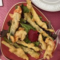 Verduras de tempura con hummus de remolacha  at San Francisco Uno in Cadiz