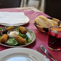 Croquettes with spinach and vegan aioli at San Francisco Uno in Cadiz