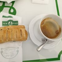 Apple strudel at Dolce Pisa in Pisa