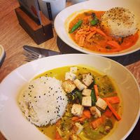 vegan yellow thai tofu curry and red thai curry at Dean & David in Bremen