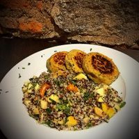 Quinoa tricolor  con manzana,marañon y perejil. Falafel . at Sat Nam in Antigua