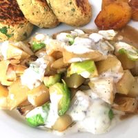 Papas al Horno con repollitos de Bruselas y yogurt.
Croquetas de Falafel al horno.
Plátanos al vapor con especies at Sat Nam in Antigua