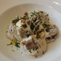 Cappellacci di barbabietola ripieni di erborinato veg con sopra crema di noci at Essenza in Grosseto