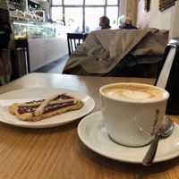 Cappuccino vaniglia e crostata at Essenza in Grosseto