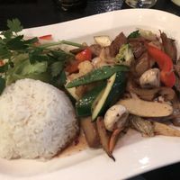 Portionen so, dass noch eine Vorspeise und ein Dessert Platz finden at Wok and Roll in Bochum