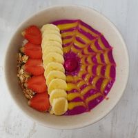 Dragon fruit smoothie bowl at Cafe Organic in Canggu