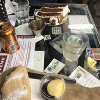 Vegan Scone and cake, oosh 🌱 at Singl-end - Garnethill in Glasgow