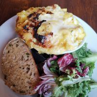 Loaded mac and cheese with garlic bread at Harmonium in Edinburgh