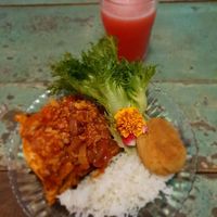 Cauliflower Bolognese Lasagne / Rice / Peanut steak / Salad / Paçoquita! / Watermelon juice at Aurora Restaurante Antiespecista in Porto Alegre