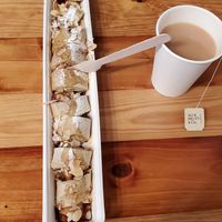 Apple cinnamon pancakes & tea at The Happy Pig Pancake Shop in Amsterdam