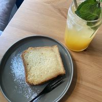 Orangen Kuchen und Maracuja Schorle  #Veganuary at Mellow Yellow in Frankfurt