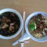 Vege gui chap (left), Kolo mee (right) at Zhun San Yen Vegetarian in Kuching