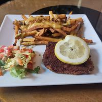 Soja-Schnitzel mit Fritten at Zu Spät in Leipzig