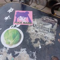 Sticker gegen Nazis im Laden at Zu Spät in Leipzig